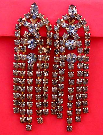 a beautiful VINTAGE COSTUME ESTATE ANTIQUE JEWELRY EARRINGS unsigned