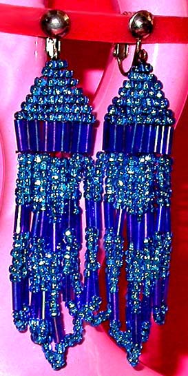 a beautiful VINTAGE COSTUME ESTATE ANTIQUE JEWELRY EARRINGS unsigned