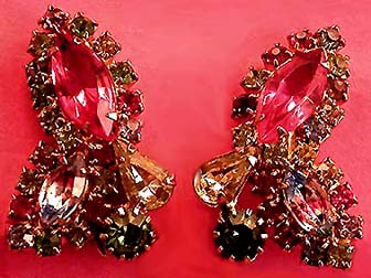 a beautiful VINTAGE COSTUME ESTATE ANTIQUE JEWELRY EARRINGS unsigned
