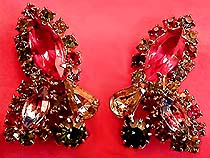 a beautiful vintage costume jewelry Weiss earrings unsigned