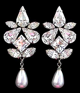 a beautiful VINTAGE COSTUME ESTATE ANTIQUE JEWELRY EARRINGS unsigned