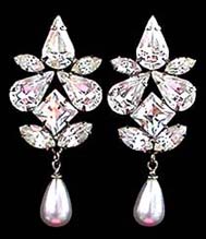 a beautiful VINTAGE COSTUME ESTATE ANTIQUE JEWELRY EARRINGS unsigned