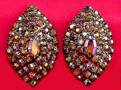 a beautiful VINTAGE COSTUME ESTATE ANTIQUE JEWELRY EARRINGS unsigned
