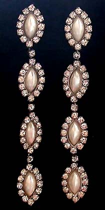 a beautiful VINTAGE COSTUME ESTATE ANTIQUE JEWELRY EARRINGS unsigned