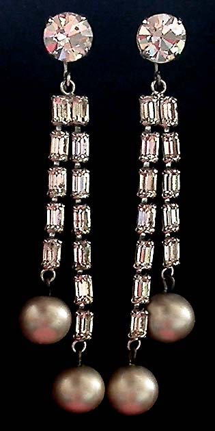 a beautiful VINTAGE COSTUME ESTATE ANTIQUE JEWELRY EARRINGS unsigned