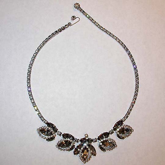 a beautiful vintage costume jewelry necklace Weiss