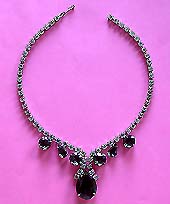 a beautiful vintage costume jewelry choker necklace unsigned