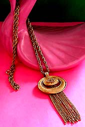 a beautiful vintage costume jewelry choker necklace unsigned