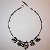 a beautiful vintage costume jewelry necklace Weiss