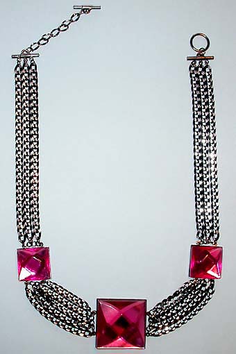 a beautiful vintage costume jewelry necklace unsigned
