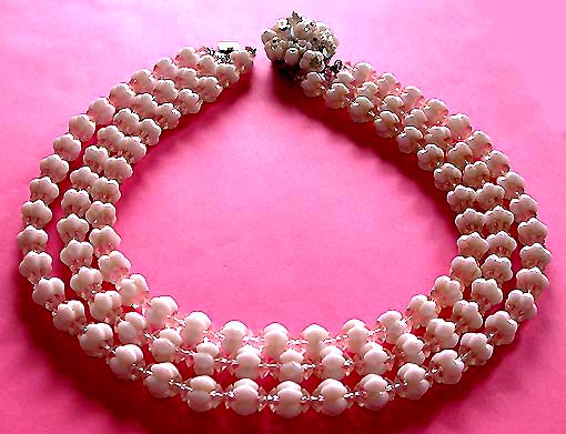 a beautiful vintage costume jewelry necklace unsigned