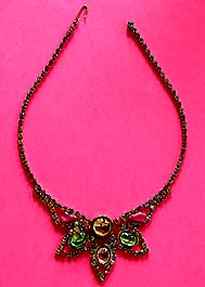 a beautiful vintage costume jewelry choker necklace unsigned