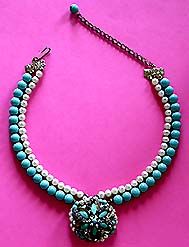 a beautiful vintage costume jewelry choker necklace unsigned