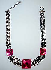 a beautiful vintage costume jewelry necklace Unsigned