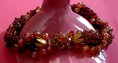 a beautiful vintage costume jewelry necklace unsigned