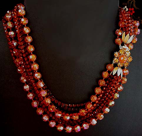 a beautiful vintage costume jewelry necklace unsigned