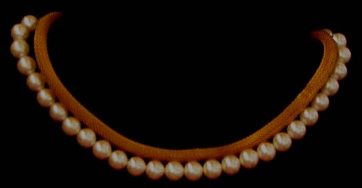 a beautiful vintage costume jewelry necklace unsigned