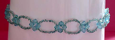 a beautiful vintage costume jewelry necklace unsigned