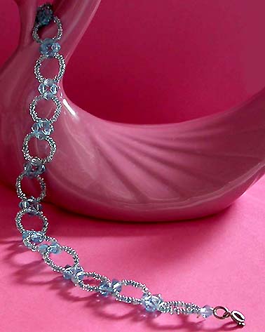 a beautiful vintage costume jewelry necklace unsigned