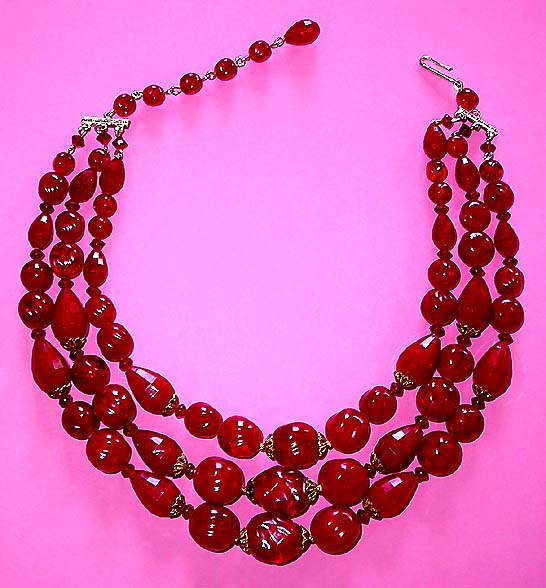 a beautiful vintage costume jewelry necklace unsigned
