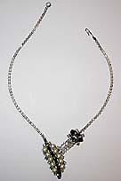 a beautiful vintage costume jewelry necklace unsigned