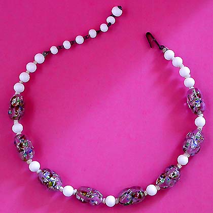 a beautiful vintage costume jewelry necklace unsigned