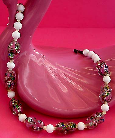 a beautiful vintage costume jewelry necklace unsigned