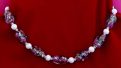 a beautiful vintage costume jewelry necklace unsigned