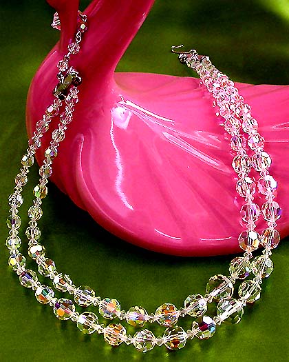 a beautiful vintage costume jewelry necklace unsigned