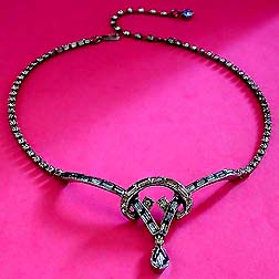 a beautiful vintage costume jewelry necklace unsigned