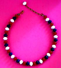 a beautiful vintage costume jewelry necklace unsigned