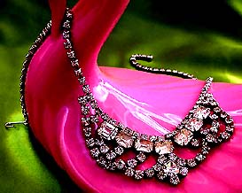 a beautiful vintage costume jewelry vintage mother of pearl necklace