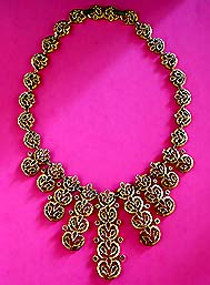 a beautiful vintage costume jewelry choker necklace unsigned