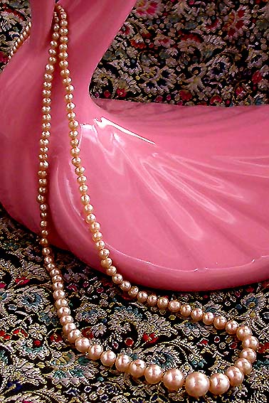 a beautiful vintage costume jewelry necklace unsigned