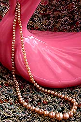 a beautiful vintage costume jewelry necklace unsigned