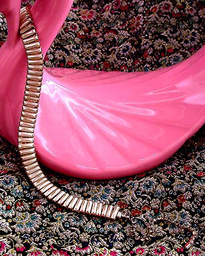 a beautiful vintage costume jewelry necklace unsigned