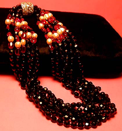 a beautiful vintage costume jewelry necklace unsigned