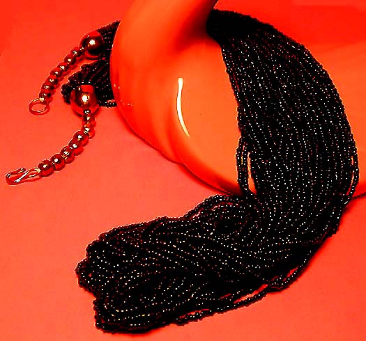 a beautiful vintage costume jewelry necklace unsigned