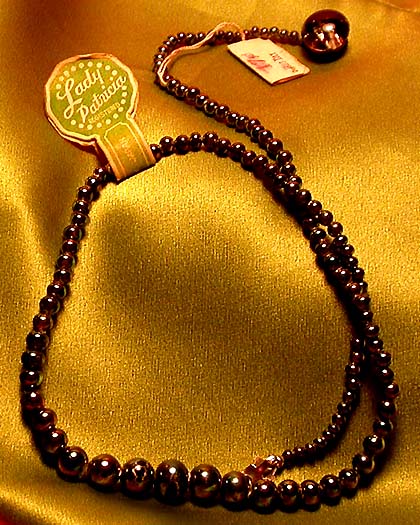 a beautiful vintage costume jewelry necklace unsigned