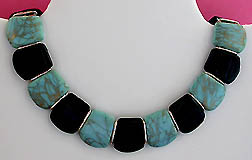 a beautiful vintage costume jewelry Juliana necklace
