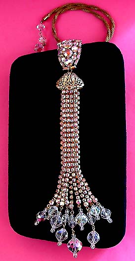 a beautiful vintage costume jewelry necklace unsigned