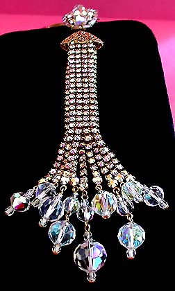 a beautiful vintage costume jewelry necklace unsigned