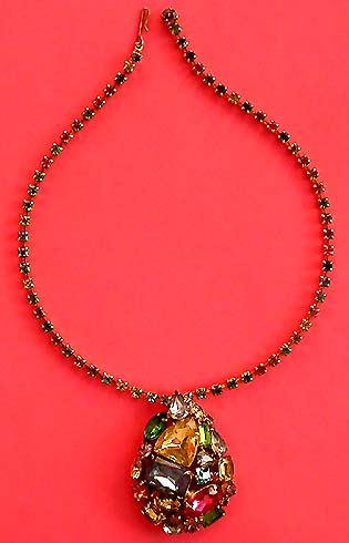 a beautiful vintage costume jewelry necklace unsigned