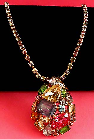 a beautiful vintage costume jewelry necklace unsigned