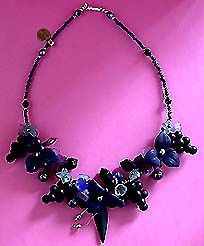 a beautiful vintage costume jewelry choker necklace unsigned