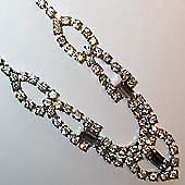 a beautiful vintage costume jewelry necklace Unsigned