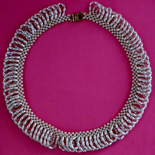 a beautiful vintage costume jewelry necklace unsigned