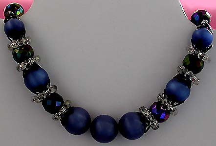a beautiful vintage costume jewelry necklace unsigned