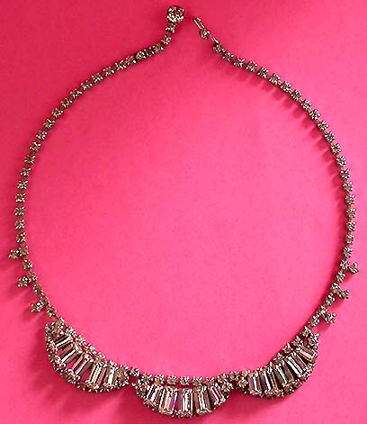 a beautiful vintage costume jewelry necklace unsigned