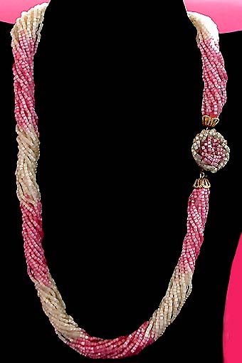 a beautiful vintage costume jewelry necklace unsigned
